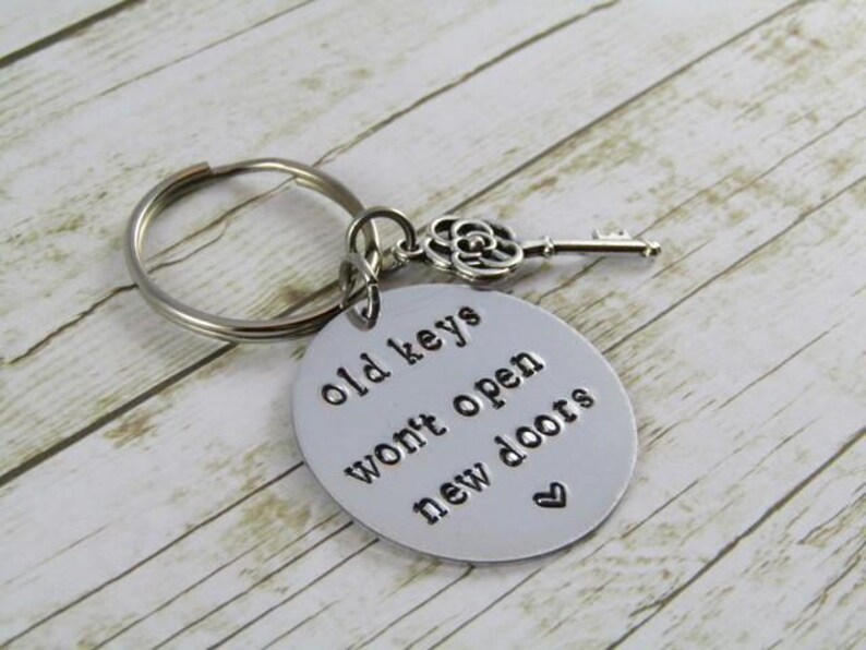 Old Keys won't open new doors keychain, new me gift, inspirational quote keychain, sobriety gift, divorce gift, break up gift, positive life image 3