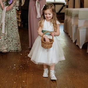 Vestido de niña de flores hecho a mano con encaje y tul: faja de satén, 30 colores, vestido infantil