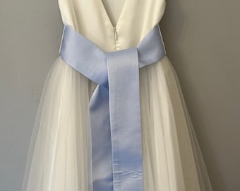 Fascia blu chiaro, cielo pallido per abito da ragazza di fiori, fiocco colorato, cintura, cravatta in raso per abito Accessorio da sposa blu Abbigliamento bambino personalizzato