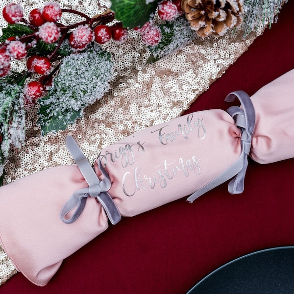 Cracker de Noël luxueux, remplissable et réutilisable, fabriqué à partir d'un carré en satin et de liens en ruban de velours, personnalisé et avec un message secret