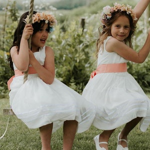 Vestido de gasa para niña de las flores hecho a mano: vestido blanco sin mangas con faja, ropa infantil