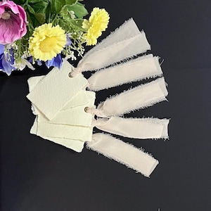 Luxus Champagner Band Hochzeit Tischkarten, leere Tischdekoration mit rohen Kanten und handausgefransten Chiffonband Namenskarten für den Hochzeitstisch
