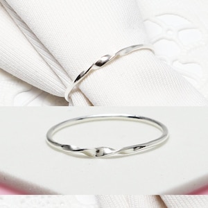 Silber Mobius Ring, Dünner Silber Ringe für Frauen, Daumen Ring, Zierliche Eheringe, Verlobungsring, Versprechen, Minimalistischer Schmuck, Stapelring