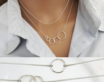 Interlocking Circle Necklace Infinity Rings Promise Necklace Mother Daughter Sisters Dainty Necklace Silver Layered Minimalist Jewelry Gift