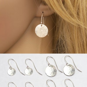 Scheiben Ohrringe, Kreis Ohrringe, zierliche Ohrringe, Silber Tropfen Ohrringe Kleine Ohrringe Niedliche Ohrringe, Minimalist Schmuck Geschenk Mama