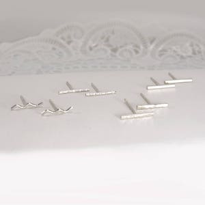 Bar-Ohrstecker, Silber Bar Ohrstecker, winzige Bar zierliche Bar Ohrstecker, minimalistischen Schmuck, schlicht, niedlich, Geschenk für Schwestern, Geschenk unter 30