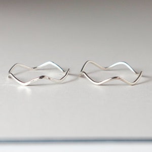 Golvende cirkel zilveren ring, sierlijke ring dunne casual ring schattige ring kleine minimalistische ring sieraden cadeau moeder dochter zussen vrouwen bff onder 30