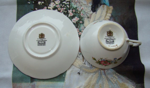 カップ＆ソーサー 英国 PARAGON FINE BONE CHINA Vintage Paragon Fine Bone China England QUEENS GARDEN