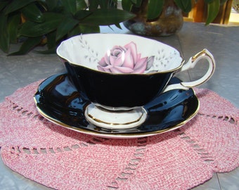 Queen Anne - England - Flower Shaped - Black Band with Pink Roses