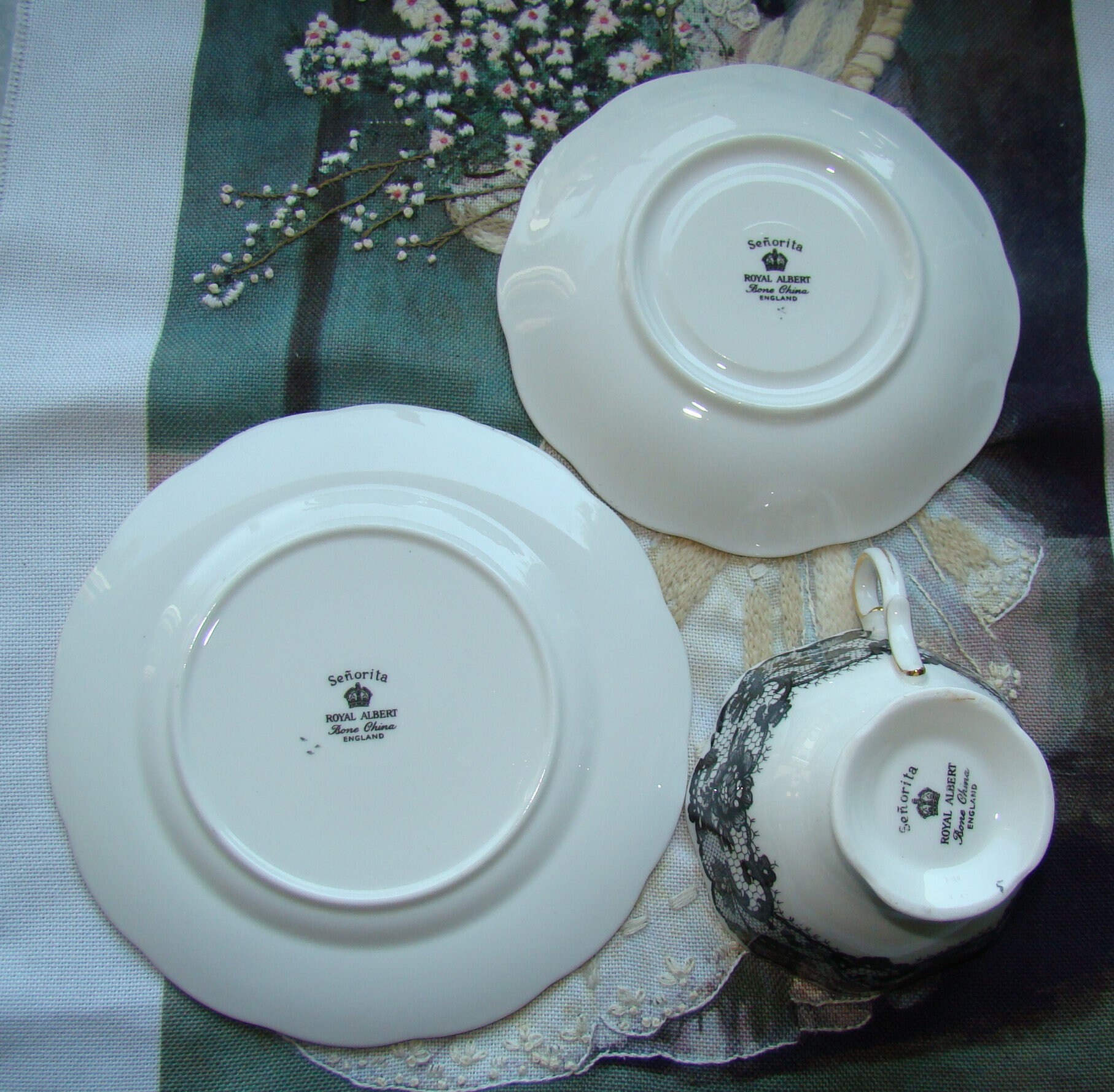 Senorita - 3 Piece Tea Cup Set - Royal Albert England - Black
