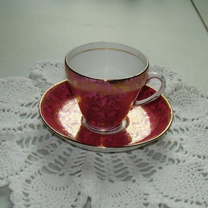 Royal Grafton - Bone China Made in England - Vintage Tea Cup and Saucer - Raspberry Red with Gold Chintz and Trim