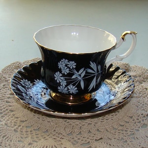 Royal Albert - Bone China England - Vintage Tea Cup and Saucer - Black with White Flowers