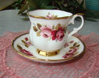 Crown Staffordshire - Pink and Red Roses - Fine Bone China England