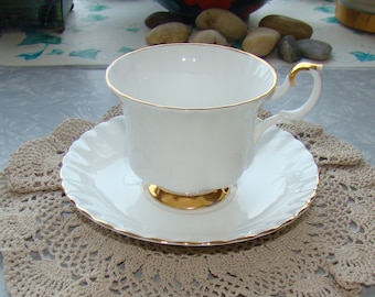 Royal Albert - Val D'or - Bone China England - White Body with Gold Trim
