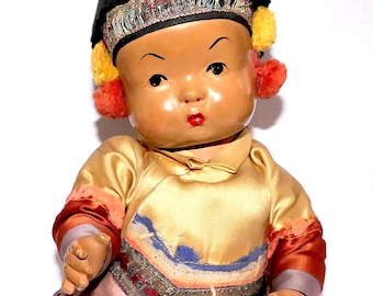 Muñeca bebé asiática Ming Ming de 10 pulgadas, pintada a mano, de Quan Quan Co., circa 1930.