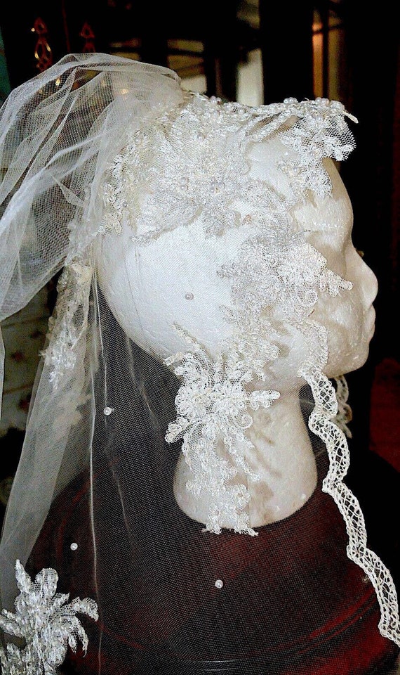 Beautiful Tulle Wedding Veil With Lace Appliques & Pearls Beautiful Tulle Wedding Veil With Lace Appliques & Pearls