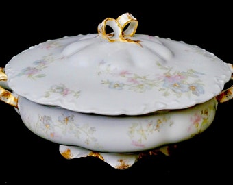 ca.1894-1931 Haviland França Limoges Schleiger #70b Tigela de vegetais redonda coberta de porcelana pintada à mão Terrina Floral Laço dourado