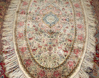Tapis ovale antique en soie du Cachemire noué à la main, animaux de chasse, 5'11" x 3',8"