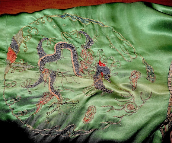 清朝時代の中国の龍袞龍袍 五爪龍の皇帝の翡翠の緑のローブ 金色の金属