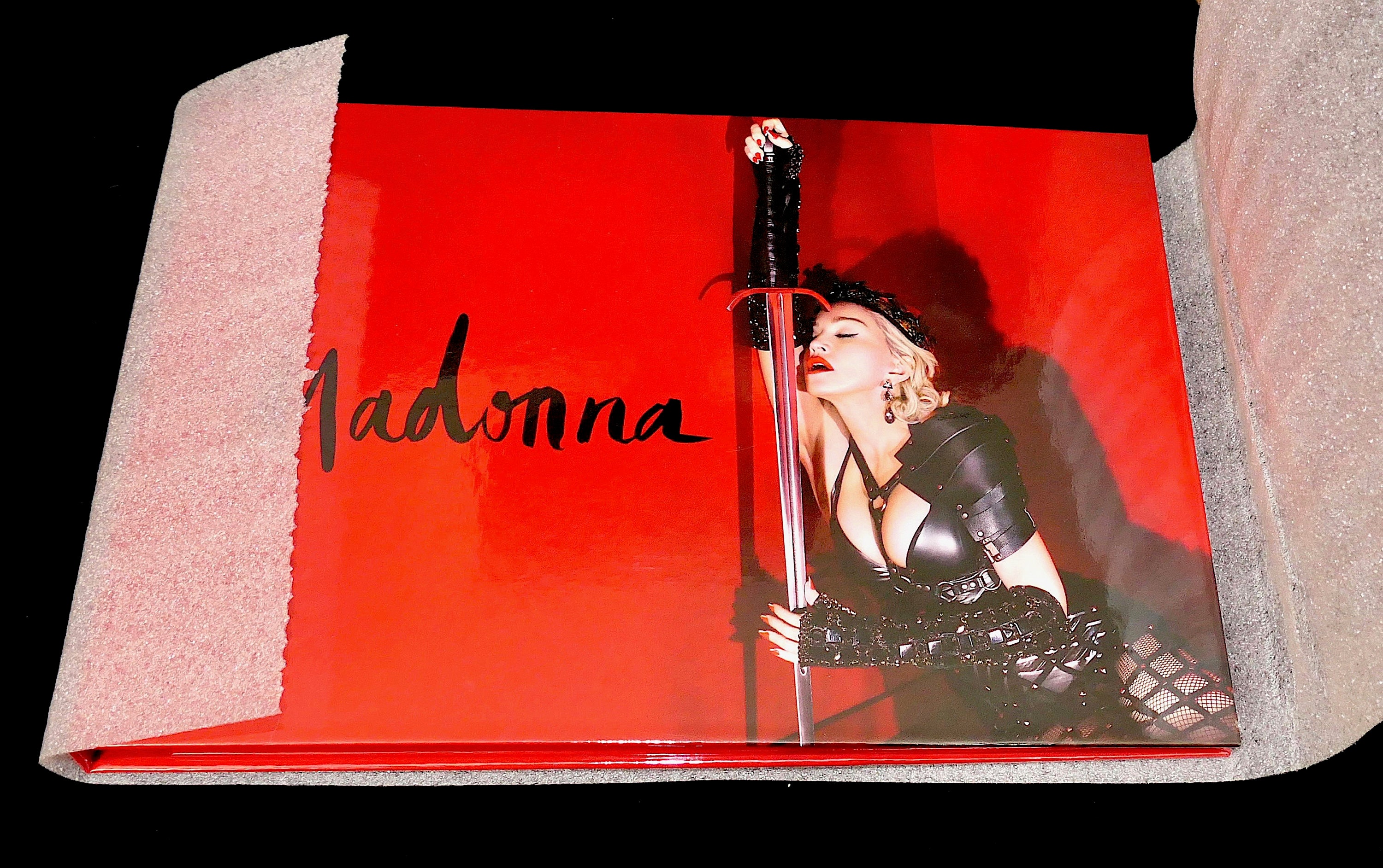 Madonna Rebel Heart Tour 2015 VIP Commemorative Album COA Madonna Rebel Heart Tour 2015 VIP Commemorative Album COA