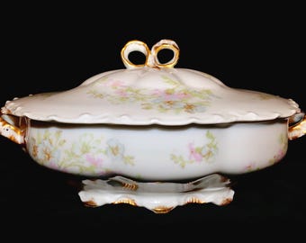 Cuenco ovalado de porcelana pintada a mano Haviland France Limoges Schleiger n.° 70b, década de 1900, con tapa y lazo dorado floral
