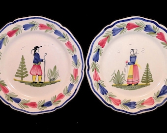 Par de platos de loza HB Quimper Francia Petit Breton Hombre y Mujer Plato festoneado azul Mistral 8,25" D