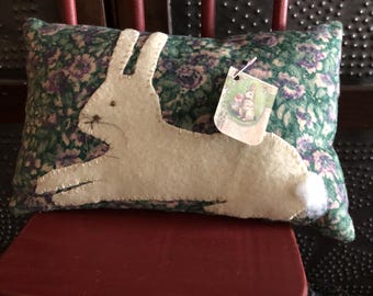 Primitive 7 Inch x5 Inch Flannel Appliqued Bunny Bowl Filler/Cupboard Tuck.