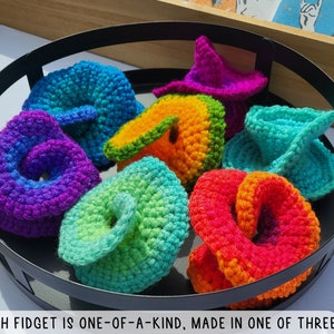 Never-ending Fidget Toy | Infinite Colors Customizable Möbius Strip Crochet Stim Toy Anti-Anxiety Stress Relief Autism ADHD Rainbow Colorful