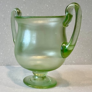 Fritz Heckert Iridescent (Cypern) Green Uranium Glass Vase