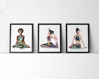 Puede incluir: Tres pinturas de acuarela enmarcadas de mujeres en diferentes posturas de yoga. El cuerpo de cada mujer se representa con órganos internos, incluidos los pulmones, el corazón y el sistema digestivo. Las pinturas están en un estilo minimalista con un fondo blanco.