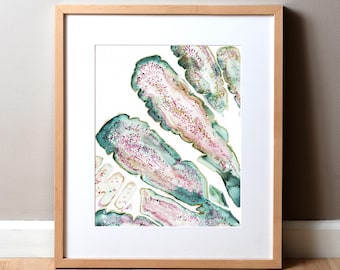 Può includere: Dipinto astratto ad acquerello su sfondo bianco con un design di forme sovrapposte verdi, rosa e dorate.