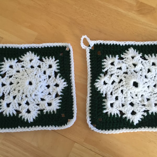 Handmade Crochet Christmas Snowflake Hunter Green and White Pot Holder, Hot Pad, Double Sided