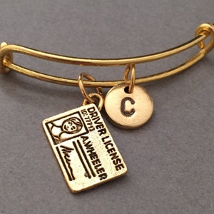 Rijbewijs bangle, stuurprogramma's licentie bedelarmband, uitbreidbaar bangle, charme bangle, gepersonaliseerde armband, eerste armband, monogram