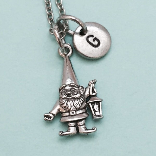 Collier de GNOME, charme de gnome, nain de jardin, nain avec lanterne, collier personnalisé, Collier initial, breloque initiale, monogramme