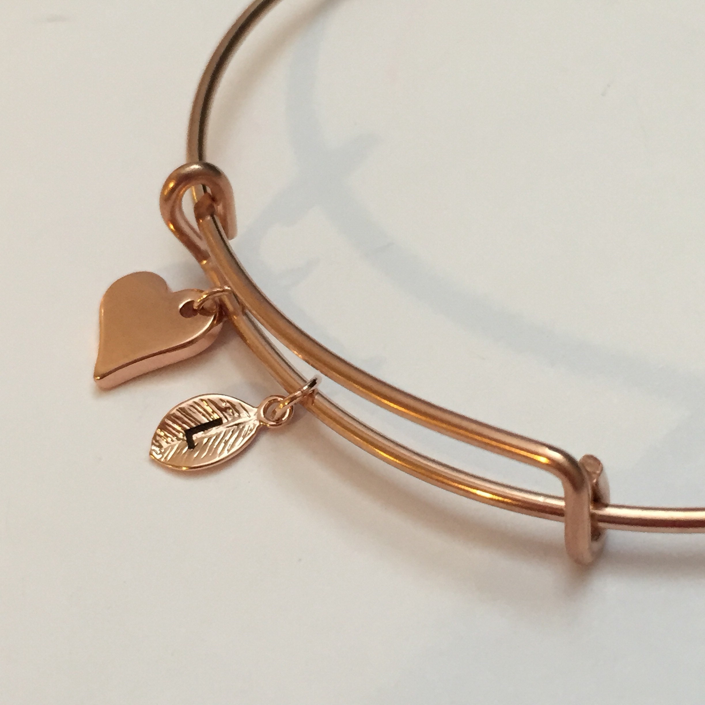 charming Heart bangle Black パメオポーズ Small Heart Bangle, Heart Charm Bracelet, Expandable Bangle