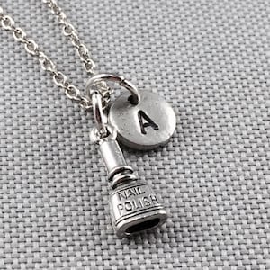 Collier pour vernis à ongles, breloque pour vernis à ongles, collier pour adolescente, collier pour fille, manucure, collier à personnaliser, breloque initiale, monogramme