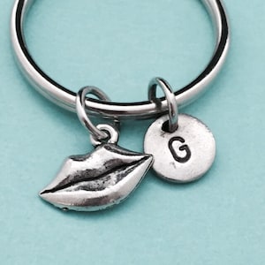 Beso de labios keychain, encanto del labios, llavero, llavero personalizado, llavero inicial, inicial encanto, llavero personalizado, Monograma