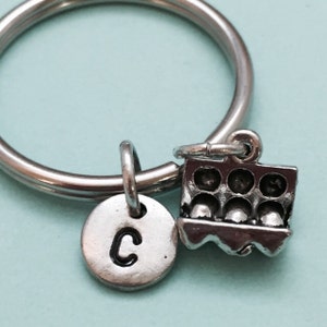 Karton van eieren sleutelhanger, sleutelhanger ei, eieren, voedsel sleutelhanger, voedsel charme, gepersonaliseerde sleutelhanger, eerste sleutelhanger, monogram