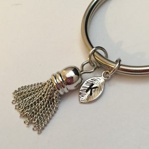 Korte kwast sleutelhanger kwast charme, fringe kwast sleutelhanger, gepersonaliseerde sleutelhanger, eerste sleutelhanger, aangepaste sleutelhanger, monogram