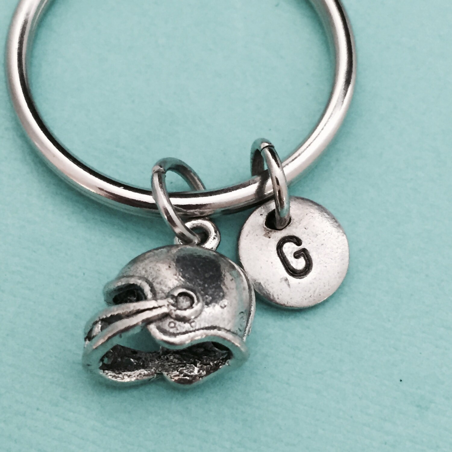 Casque porte-clé, charme de casque, sport porte-clé, porte-clé personnalisé, initiale en porte-clé, initiale en charme, personnalisé, monogramme