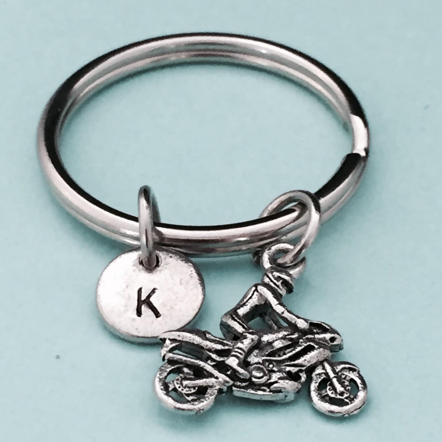 Porte-clés moto, breloque moto, cadeau pour lui, porte-clés moto tout-terrain, porte-clés personnalisé, porte-clés initial, monogramme