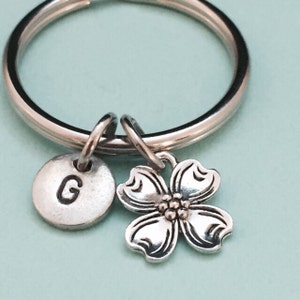 Flower keychain, flower charm, flower personalized keychain, intial keychain, intial charm, customized keychain, monogram