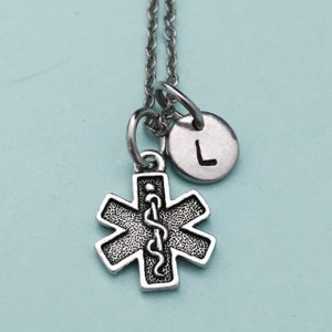 Collar con símbolo EMS, dije con símbolo EMS, collar médico, collar personalizado, collar con inicial, dije con inicial, monograma