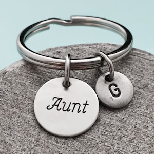 Aunt keychain, aunt charm, family keychain, personalized keychain, initial keychain, customized keychain, monogram