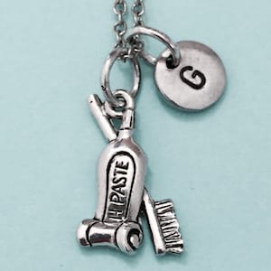 Zahnbürste und Zahnpasta Collier, Zahnbürste und Zahnpasta Charme, Hygiene-Halskette, personalisierte Halskette, erste Kette, Monogramm
