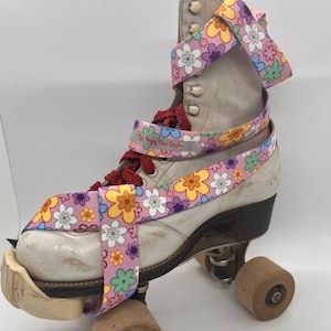 Skate leash, flowers, skate noose, skate strap, roller skating, roller derby, yoga strap