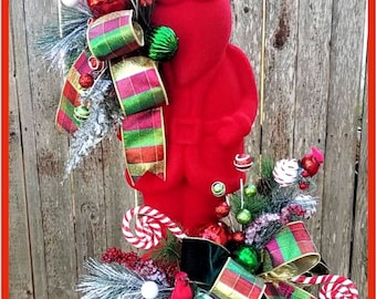 Red and Green Santa Centerpiece, Retro Santa Decor, Christmas Santa Table Decor, Christmas Mantle Decor, Vintage Santa Arrangement