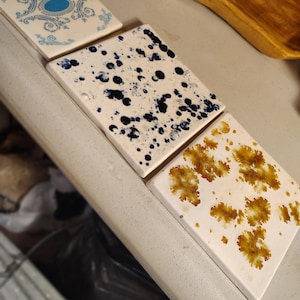 dekorative vintage Keramikfliesen zwei 5 und 1/2 und eine vier und eine Hälfte