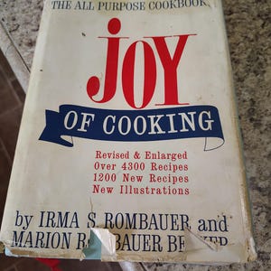 Uniwersalna książka kucharska Joy of cooking autorstwa Irmy s. Rombauer i Marion Rombauer Becker