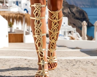 Goldene Gladiatorensandalen für Damen – Handgefertigte kniehohe Schuhe aus griechischem Leder für Hochzeiten, Festivals und Halloween